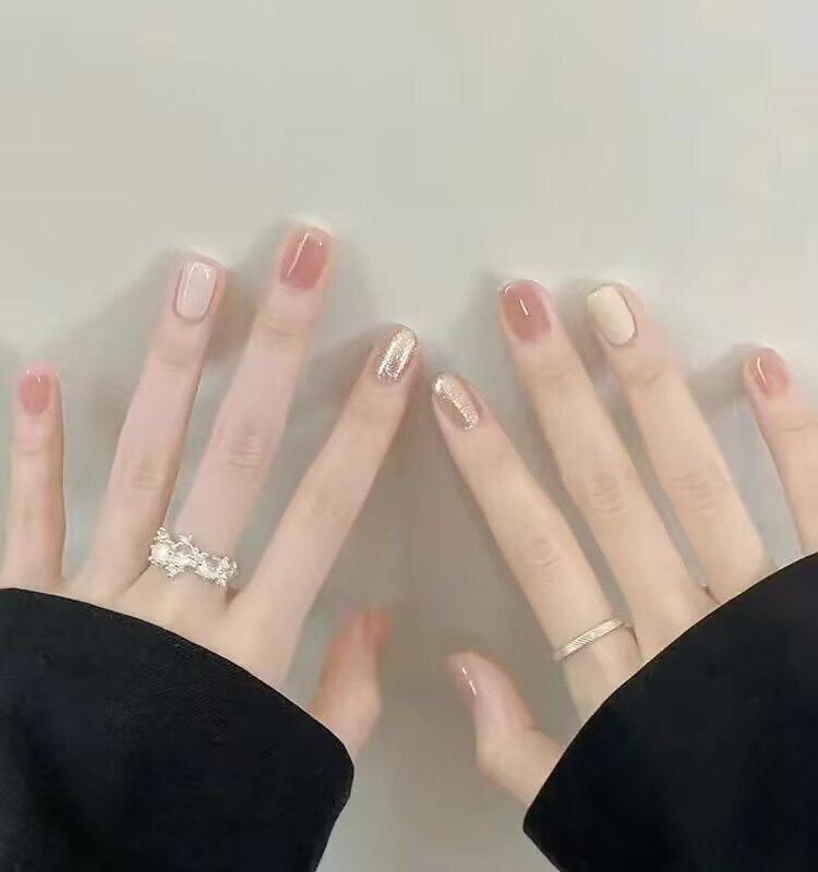 2025 short nail trends