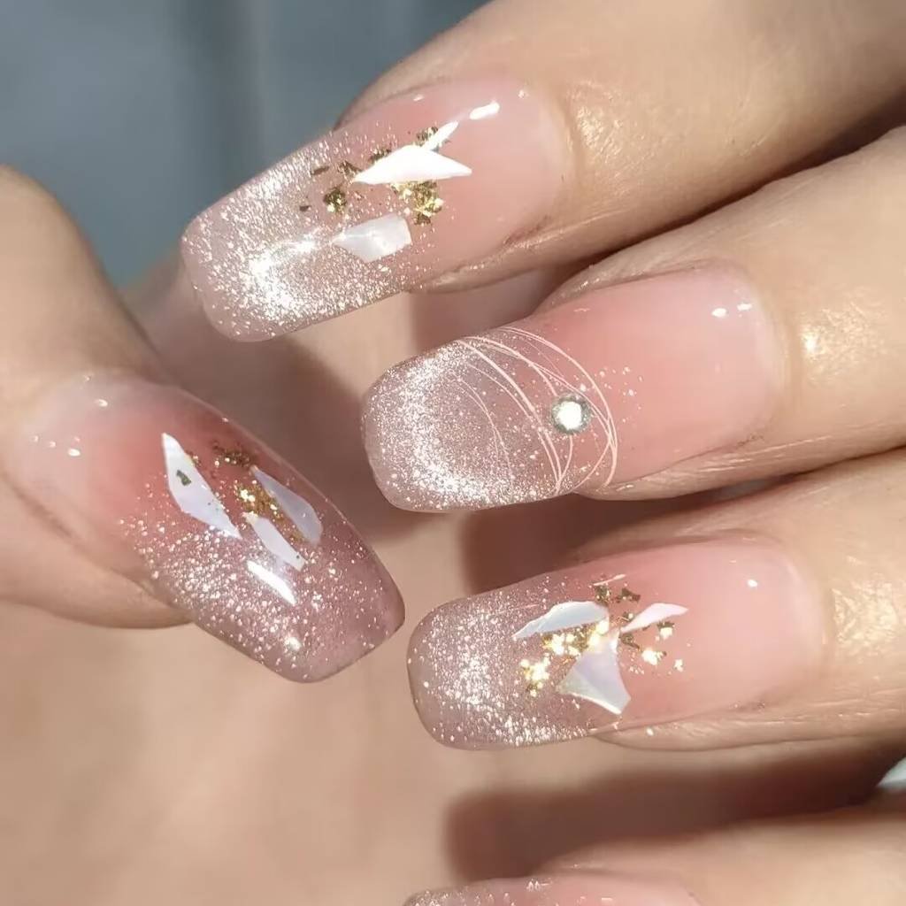 Transparent Nude Manicure: The Universal Office Essential