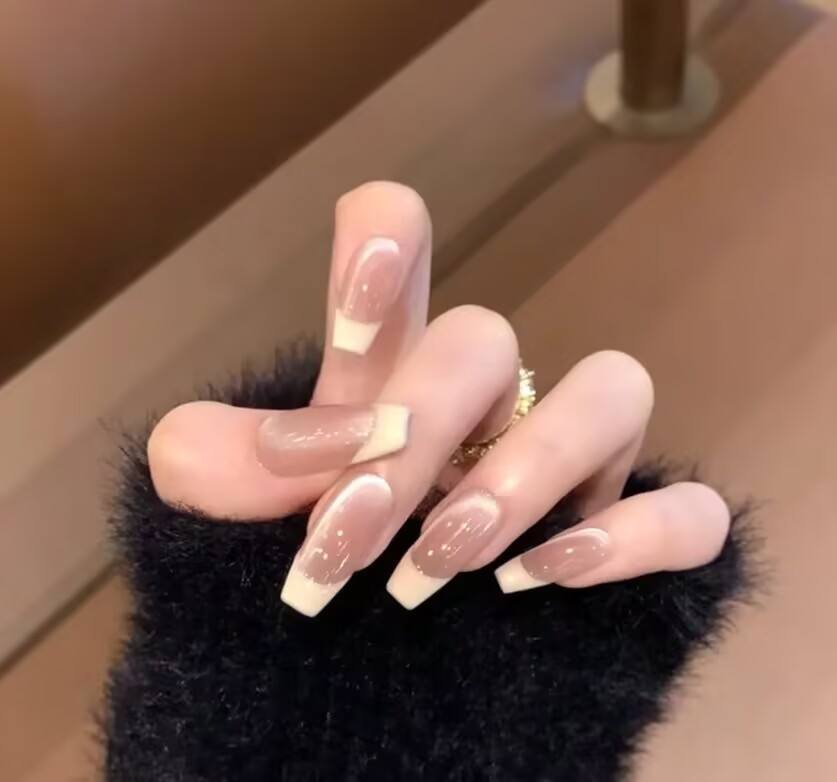 2025 Airy Nail Trends: Translucent gel collides with minimalism, showing a breathable gradient design.