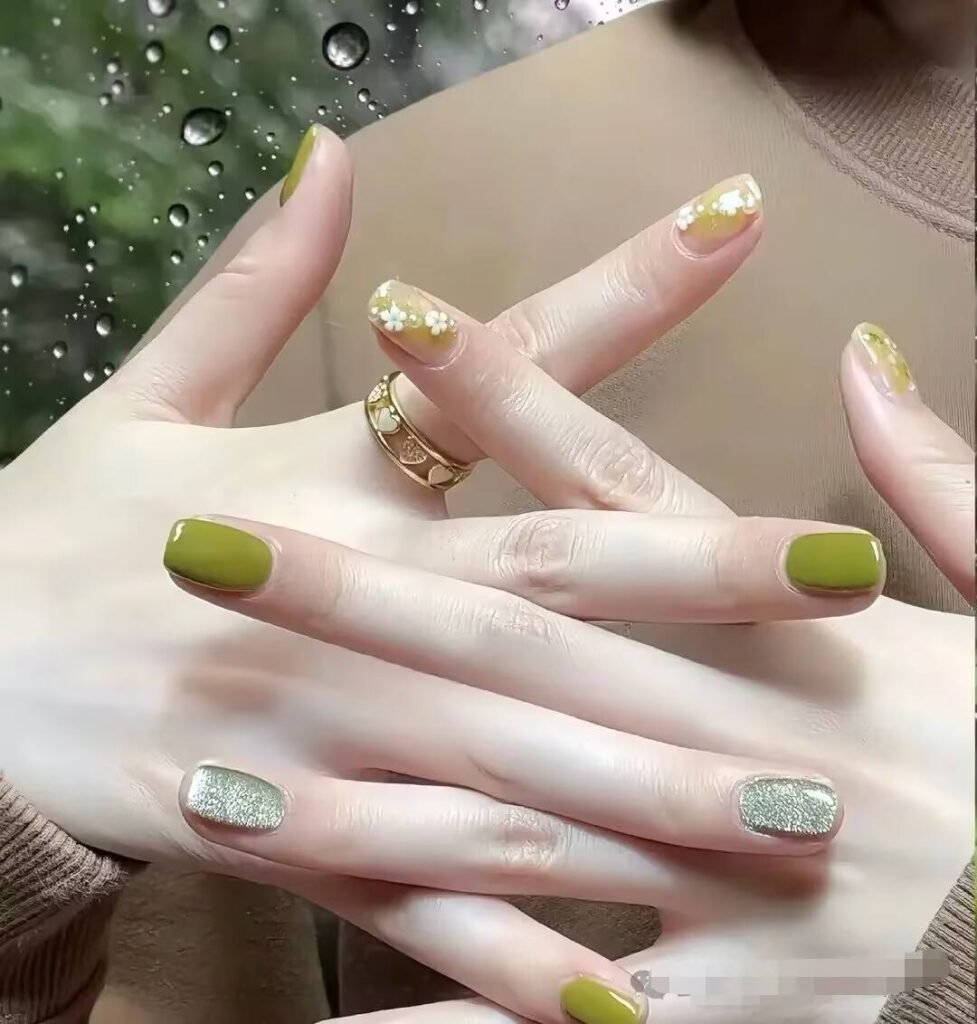 2025 Airy Nail Trends: Translucent gel collides with minimalism, showing a breathable gradient design.