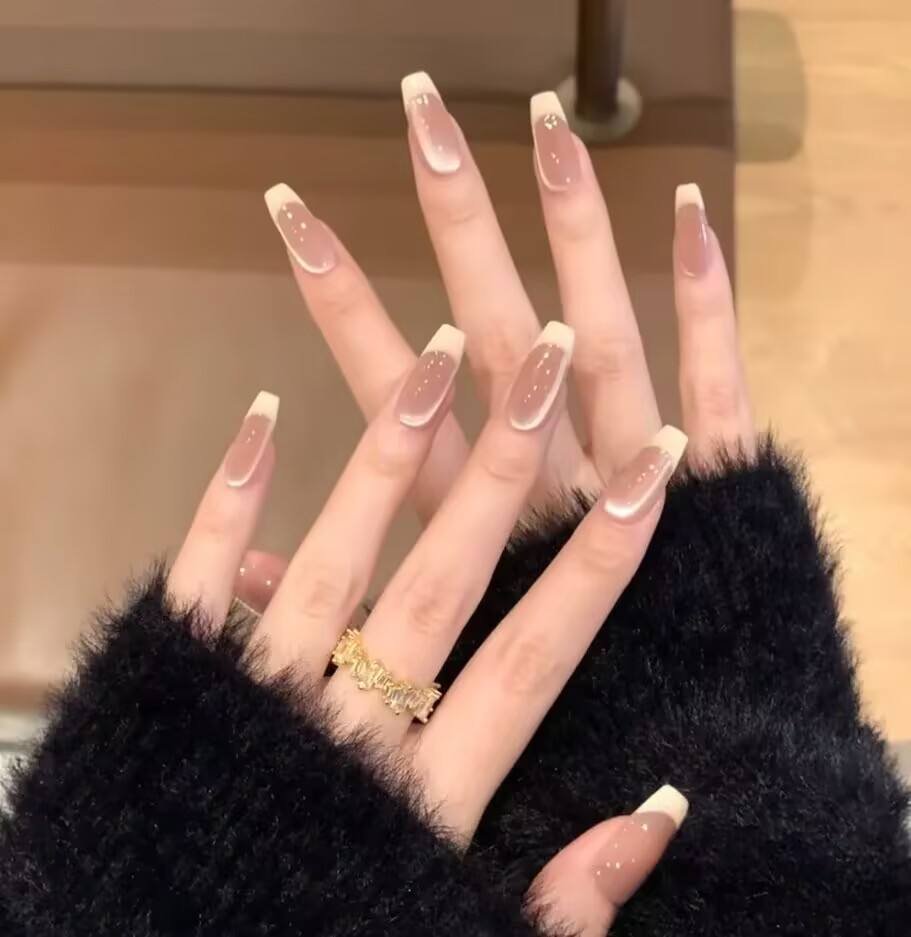 2025 Airy Nail Trends: Translucent gel collides with minimalism, showing a breathable gradient design.