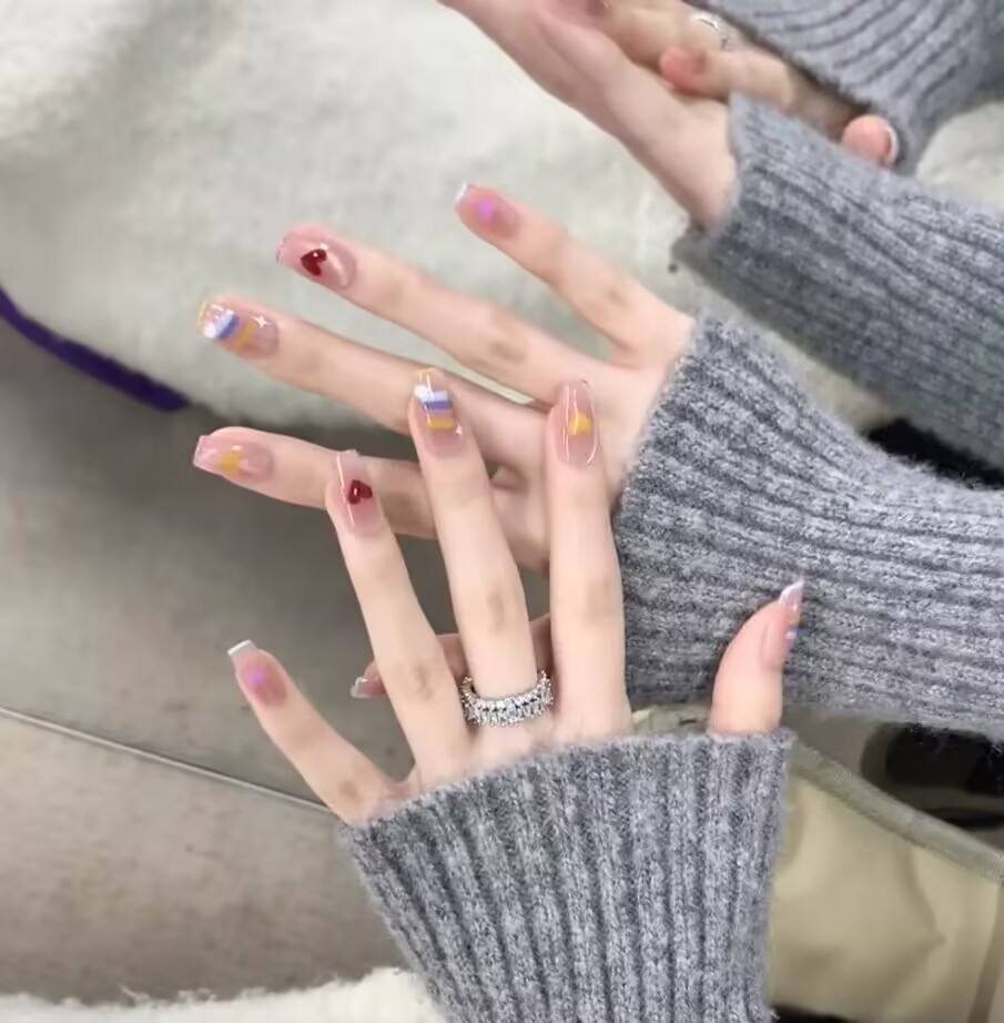 2025 Airy Nail Trends: Translucent gel collides with minimalism, showing a breathable gradient design.