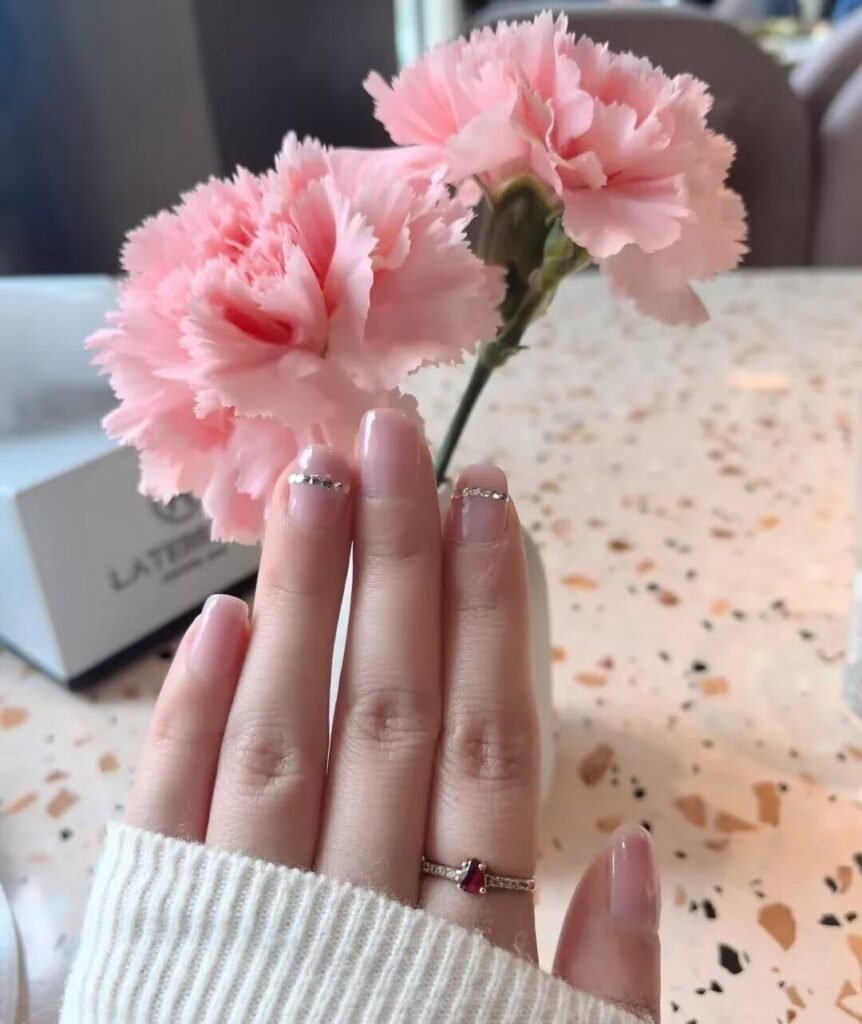 2025 Airy Nail Trends: Translucent gel collides with minimalism, showing a breathable gradient design.