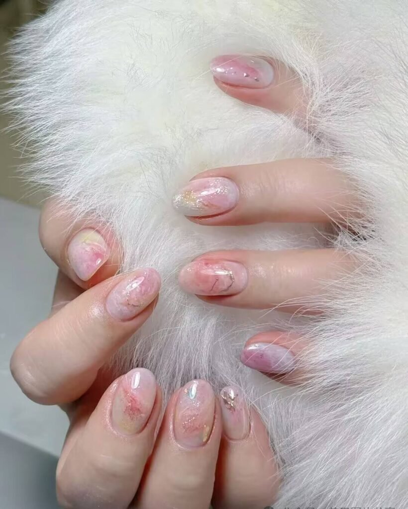 2025 Airy Nail Trends: Translucent gel collides with minimalism, showing a breathable gradient design.