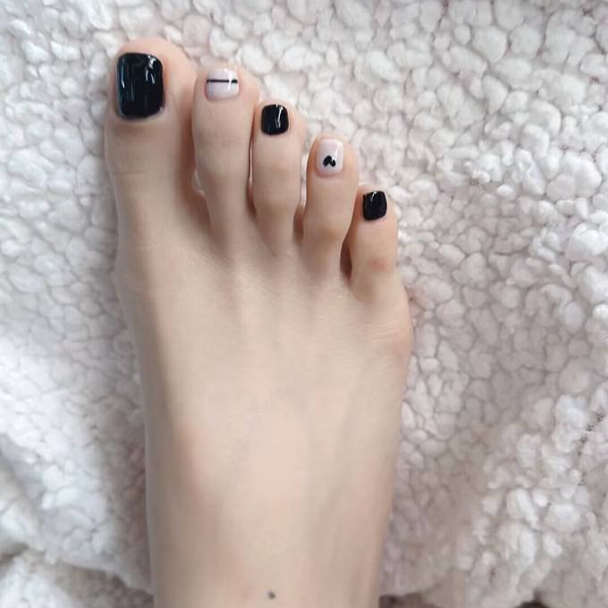 2025 Toenail Art Trends: Neon ombre, geometric lines, 3D accents, and eco gel polish merge tech and creativity. #ToenailArt2025 #FutureNailDesign
