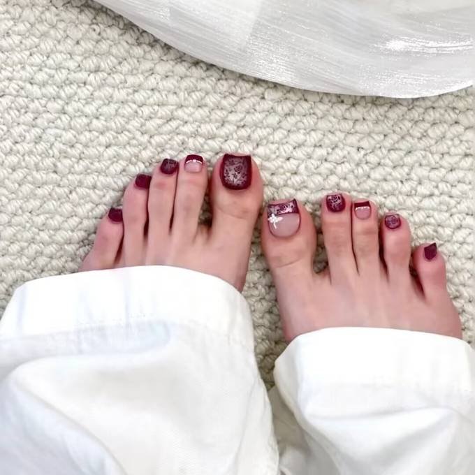 2025 Toenail Art Trends: Neon ombre, geometric lines, 3D accents, and eco gel polish merge tech and creativity. #ToenailArt2025 #FutureNailDesign