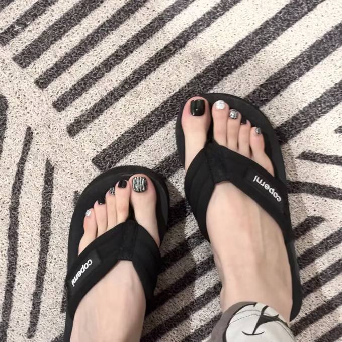2025 Toenail Art Trends: Neon ombre, geometric lines, 3D accents, and eco gel polish merge tech and creativity. #ToenailArt2025 #FutureNailDesign