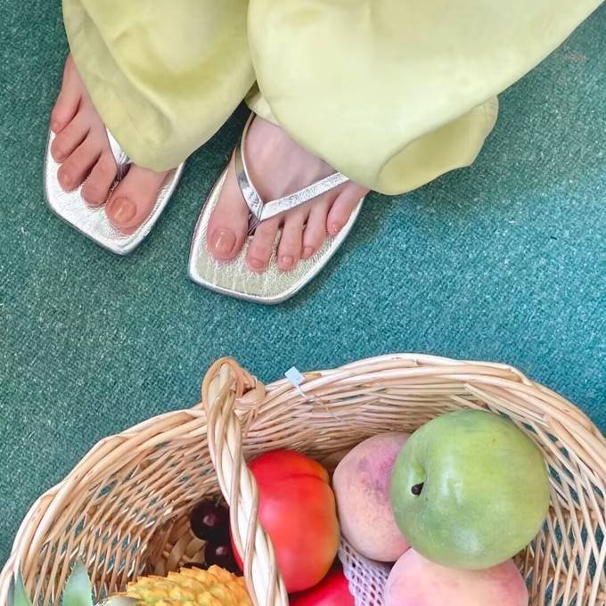 2025 Toenail Art Trends: Neon ombre, geometric lines, 3D accents, and eco gel polish merge tech and creativity. #ToenailArt2025 #FutureNailDesign