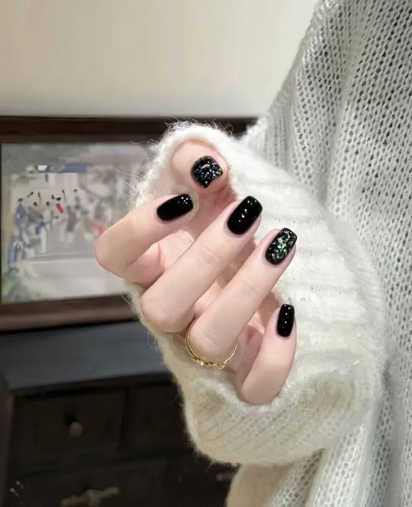 2025 nail trends short nails: Chic Short Nails with Minimalist Art, Neutral Tones & Metallic Accents. Perfect for Effortless Elegance! ✨ #ShortNails #NailTrends2025