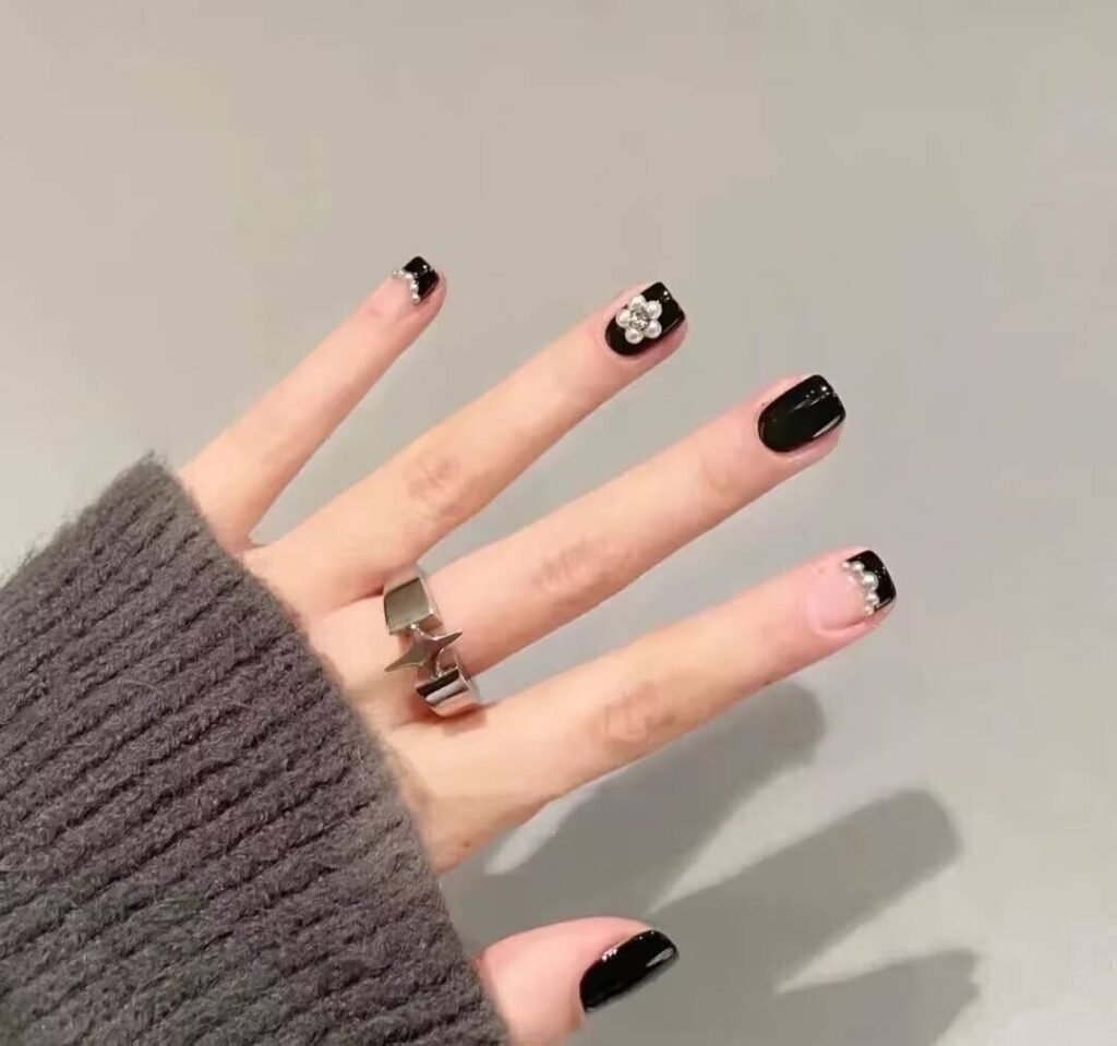 2025 nail trends short nails: Chic Short Nails with Minimalist Art, Neutral Tones & Metallic Accents. Perfect for Effortless Elegance! ✨ #ShortNails #NailTrends2025
