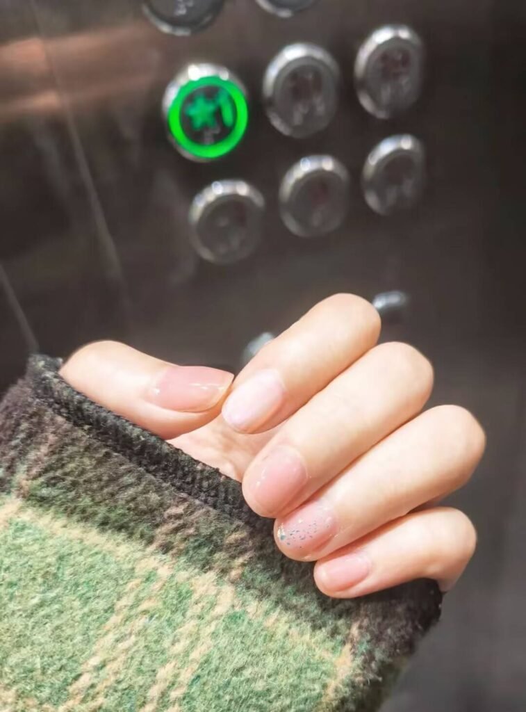 2025 nail trends short nails: Chic Short Nails with Minimalist Art, Neutral Tones & Metallic Accents. Perfect for Effortless Elegance! ✨ #ShortNails #NailTrends2025