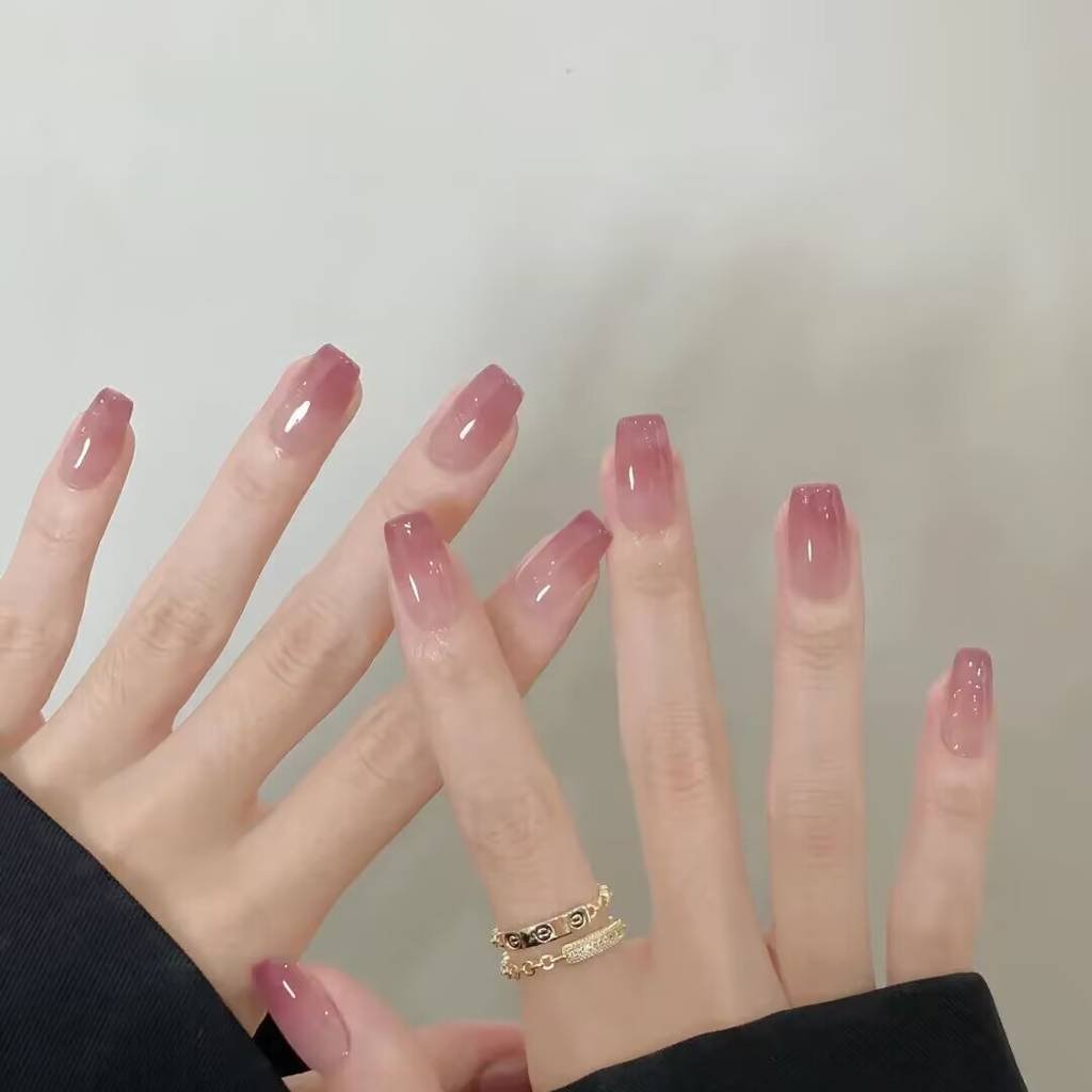 2025 short nails for fair skin: muted blush, pearlized chrome accents + square shapes. Lavender-gray French tips enhance pale complexions with cool undertones.