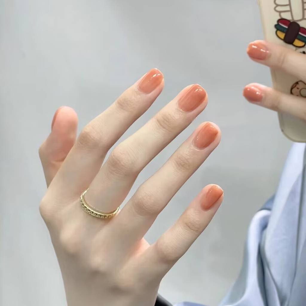2025 short nail trends for fair skin: muted blush, pearlized chrome accents + square shapes. Lavender-gray French tips enhance pale complexions with cool undertones.