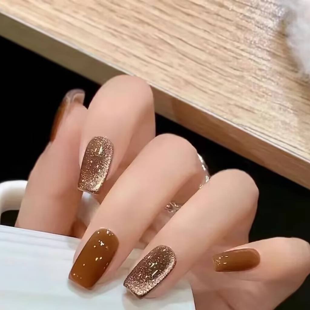 2025 short nail trends for fair skin: muted blush, pearlized chrome accents + square shapes. Lavender-gray French tips enhance pale complexions with cool undertones.