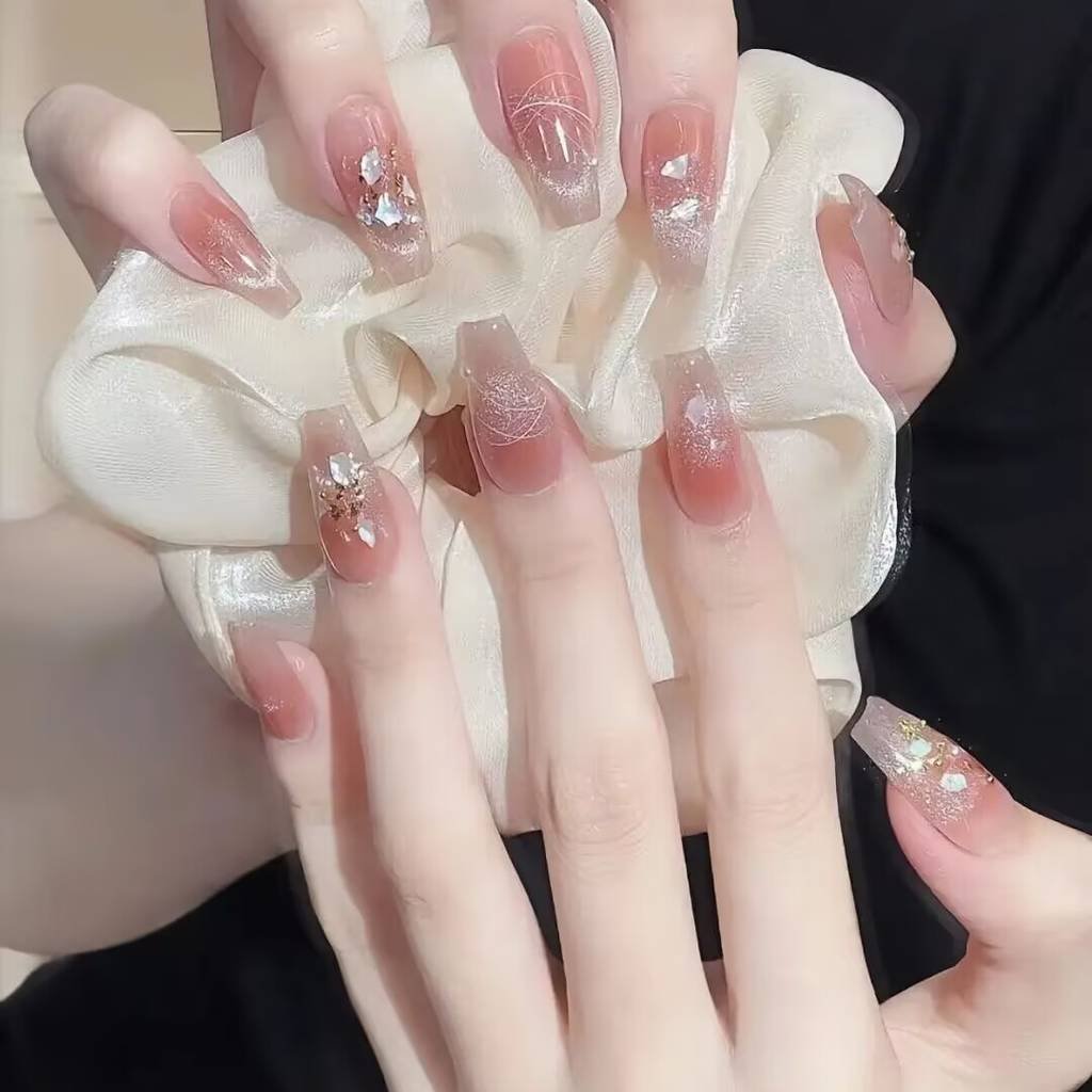 2025 short nails for fair skin: muted blush, pearlized chrome accents + square shapes. Lavender-gray French tips enhance pale complexions with cool undertones.