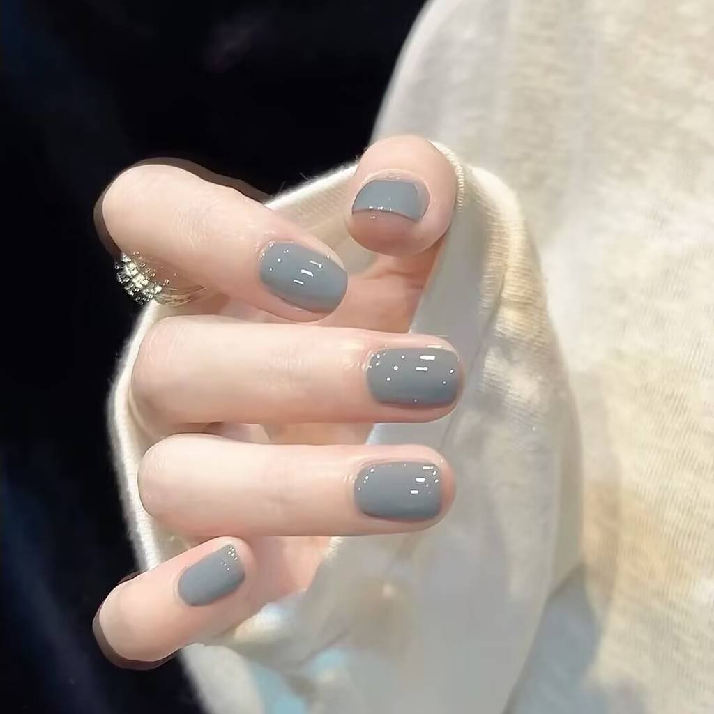 2025 short nails for fair skin: muted blush, pearlized chrome accents + square shapes. Lavender-gray French tips enhance pale complexions with cool undertones.