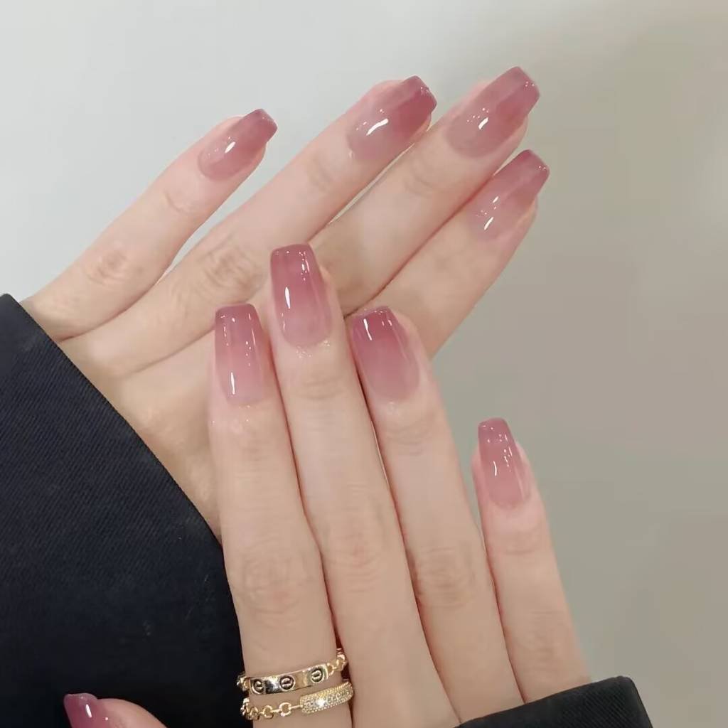 2025 short nails for fair skin: muted blush, pearlized chrome accents + square shapes. Lavender-gray French tips enhance pale complexions with cool undertones.