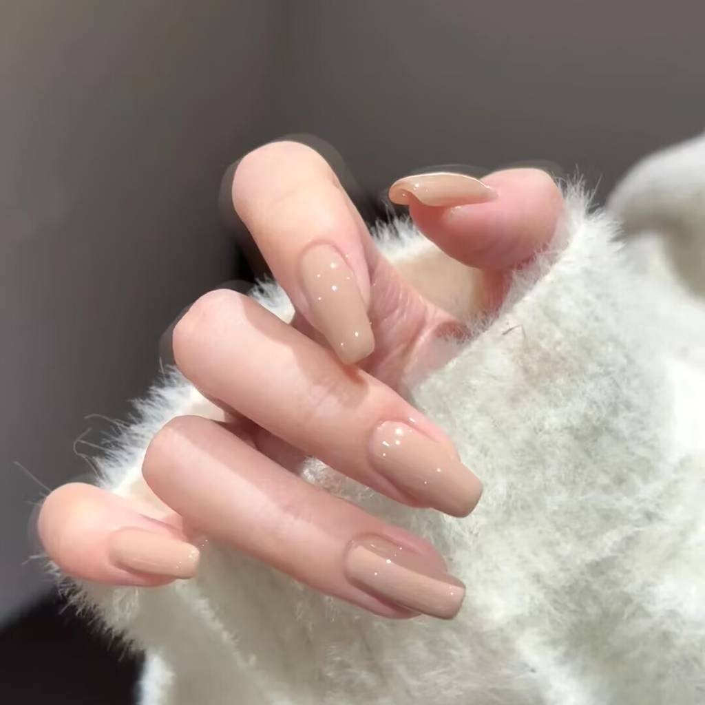 2025 short nails for fair skin: muted blush, pearlized chrome accents + square shapes. Lavender-gray French tips enhance pale complexions with cool undertones.