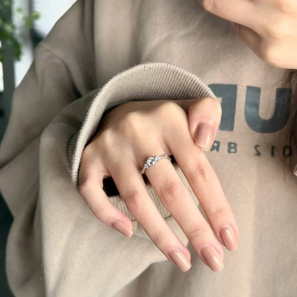 2025 short nails for fair skin: muted blush, pearlized chrome accents + square shapes. Lavender-gray French tips enhance pale complexions with cool undertones.