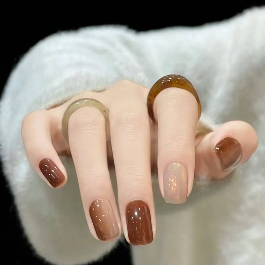 2025 short nail trends for fair skin: muted blush, pearlized chrome accents + square shapes. Lavender-gray French tips enhance pale complexions with cool undertones.