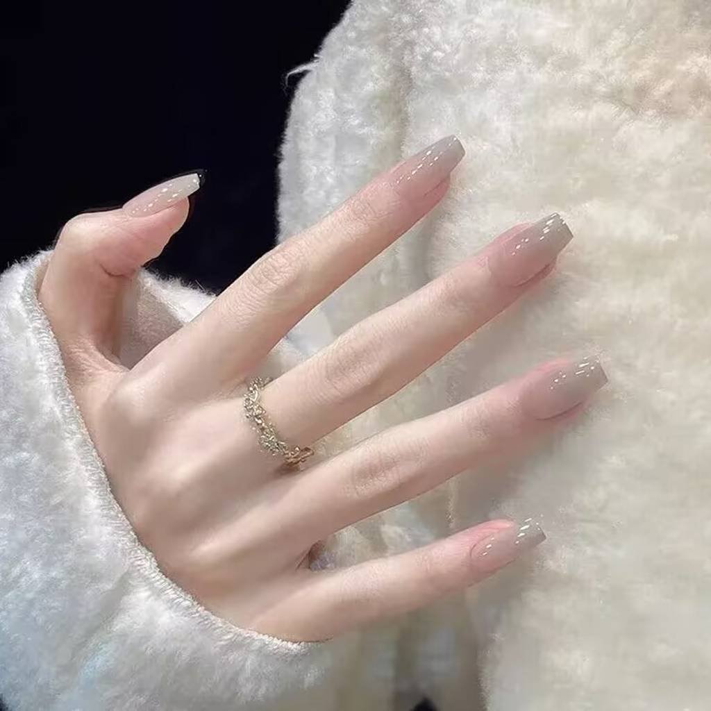 2025 short nails for fair skin: muted blush, pearlized chrome accents + square shapes. Lavender-gray French tips enhance pale complexions with cool undertones.
