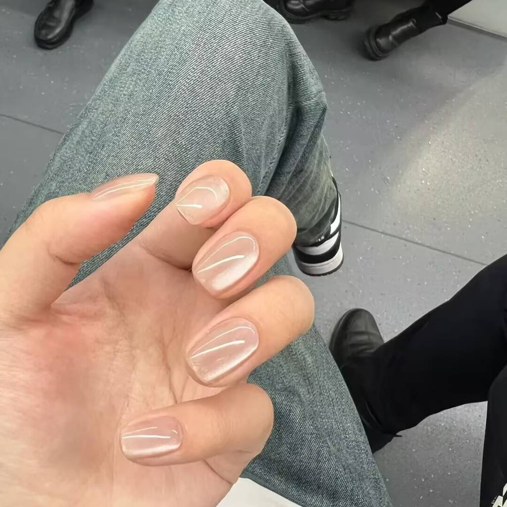 "2025 office nails trends: minimalist metallics, geometric French tips, eco-friendly neutrals. Keywords: professional manicures; workplace elegance."