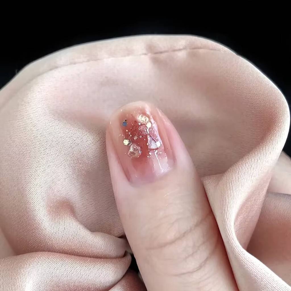 Transparent Nude Manicure: The Universal Office Essential