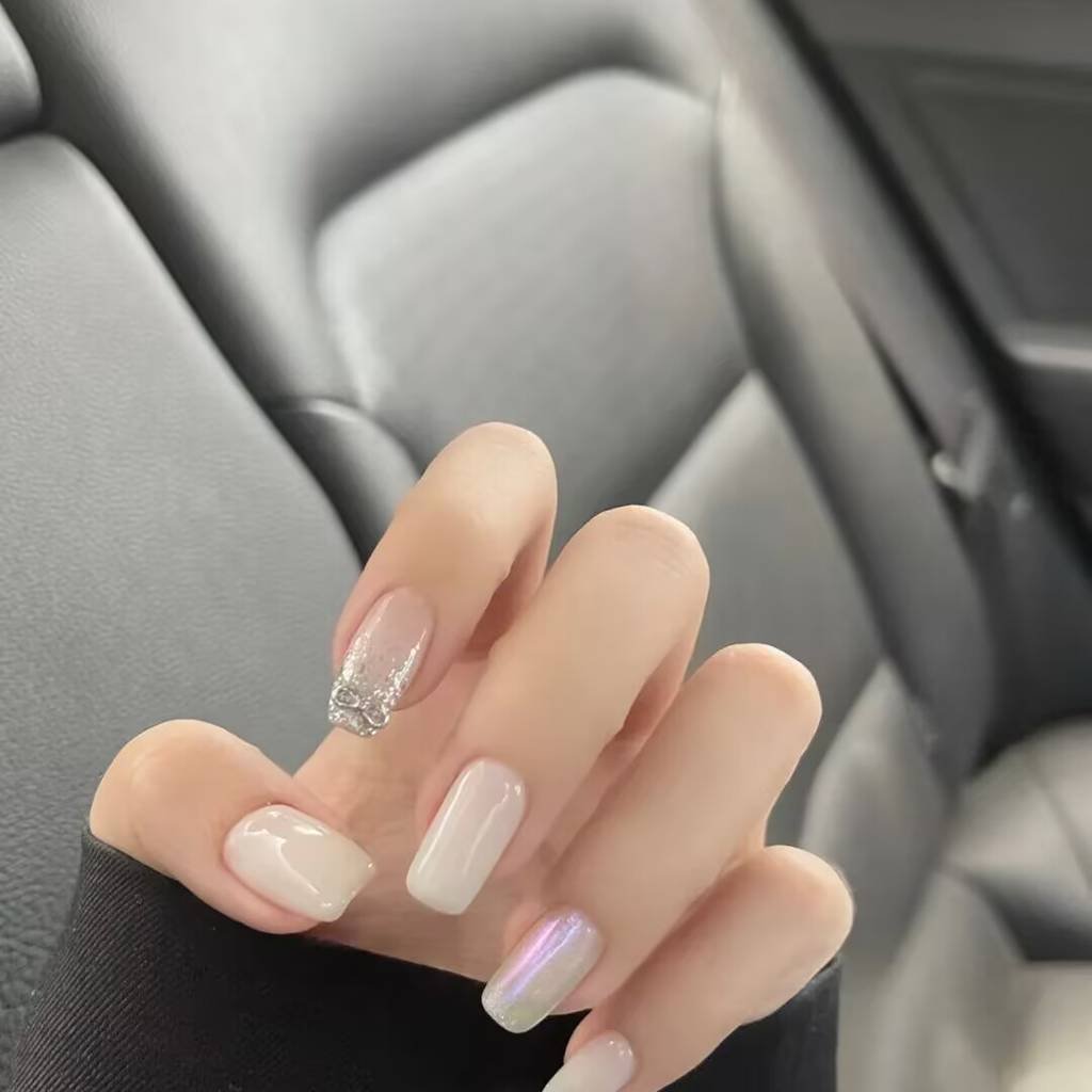 Transparent Nude Manicure: The Universal Office Essential