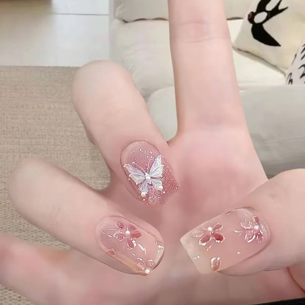 Transparent Nude Manicure: The Universal Office Essential