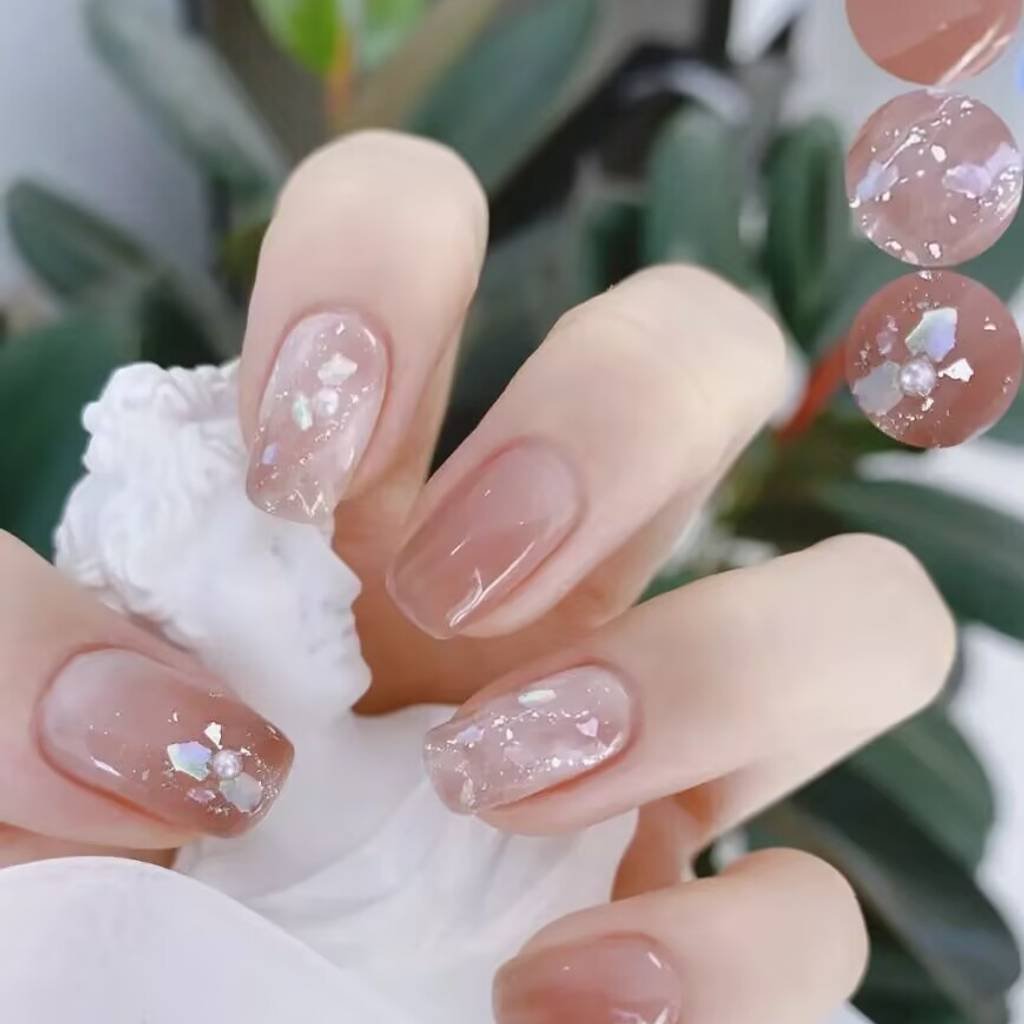 Transparent Nude Manicure: The Universal Office Essential