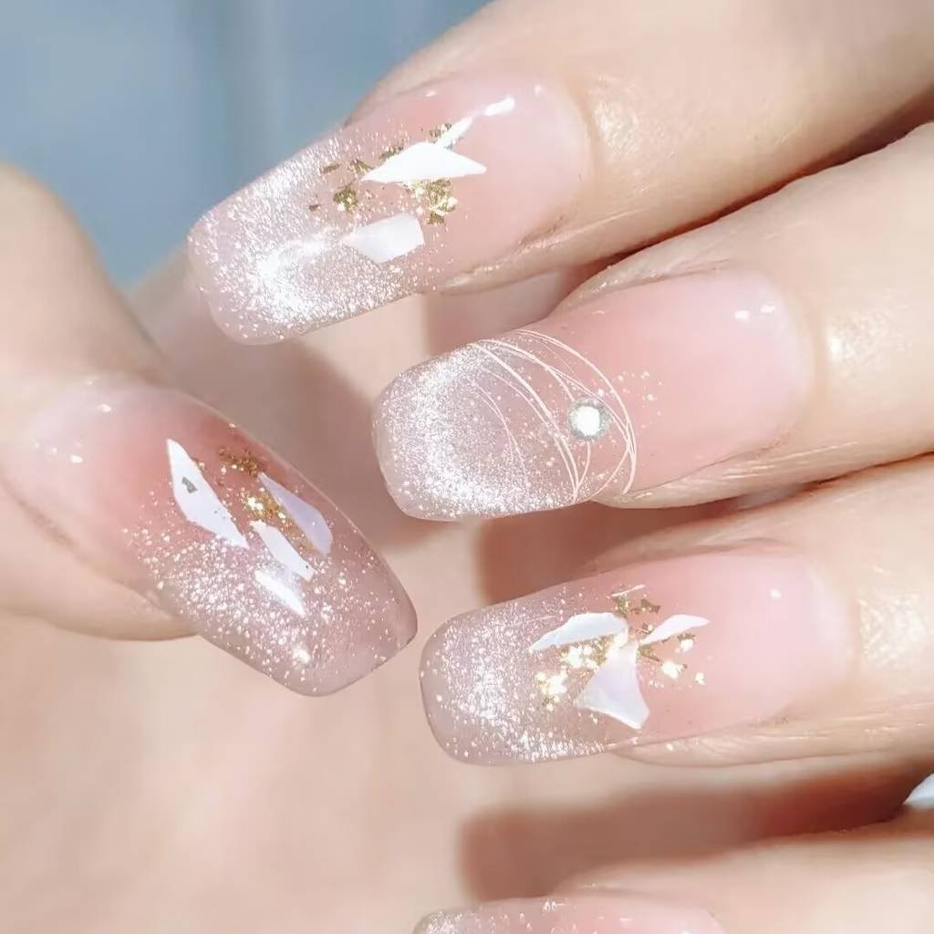Transparent Nude Manicure: The Universal Office Essential
