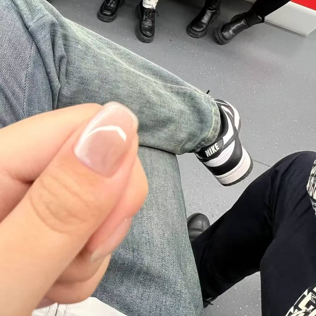 Transparent Nude Manicure: The Universal Office Essential