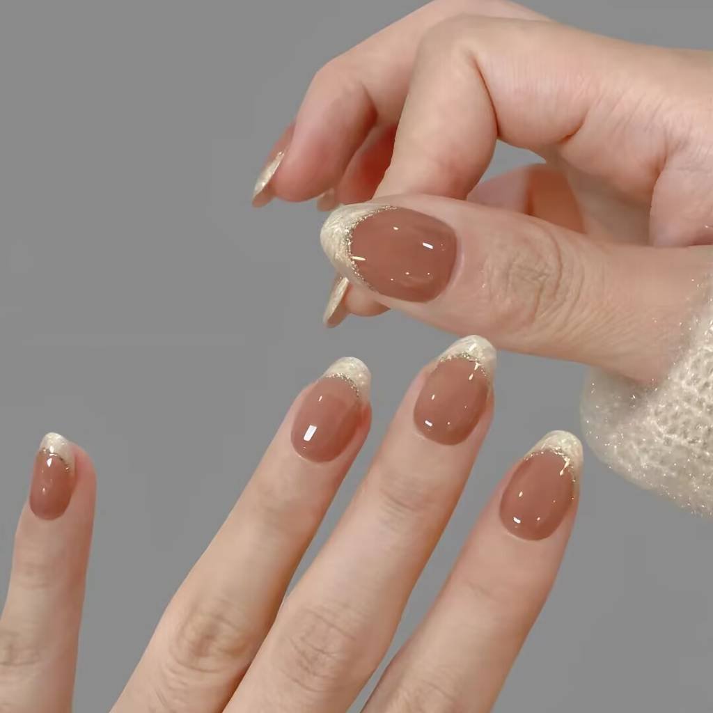 Transparent Nude Manicure: The Universal Office Essential
