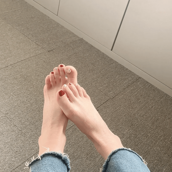 Diamond pedicure designs 2025：Art Deco Revival: Geometric Diamond Patterns