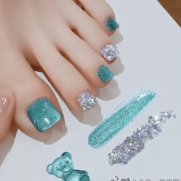 Diamond pedicure designs 2025：Art Deco Revival: Geometric Diamond Patterns