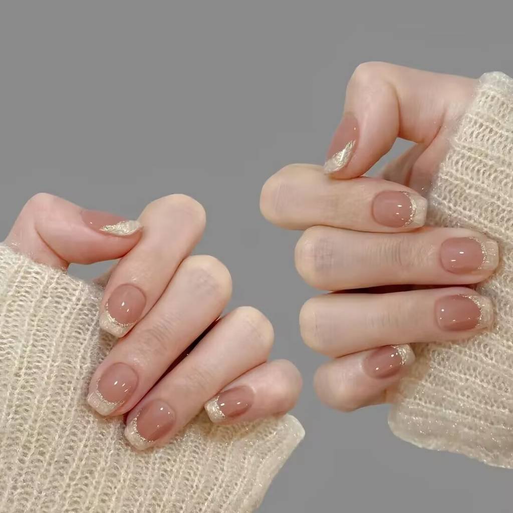 Transparent Nude Manicure: The Universal Office Essential
