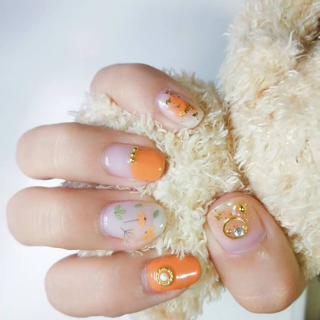Summer nail trends for fair skin:Lemonade nail art with glitter accent - closeup