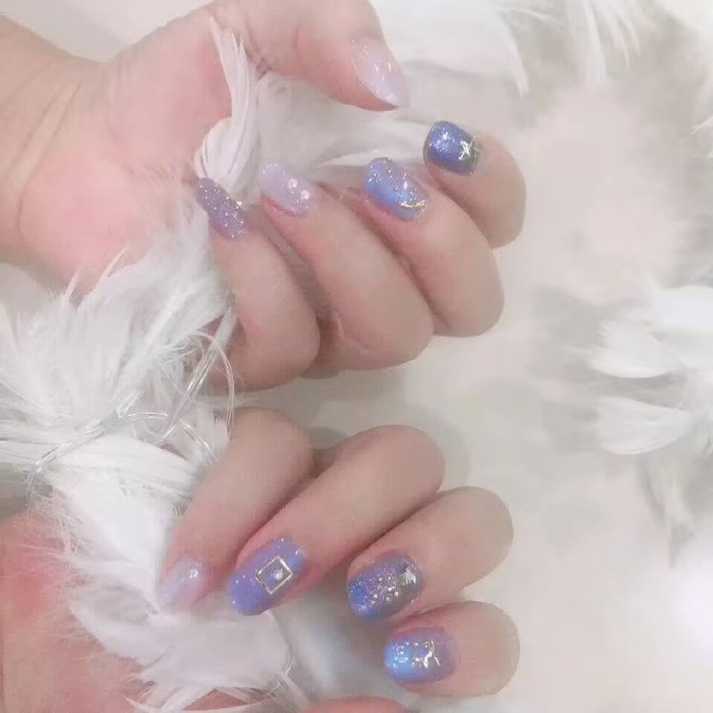 Summer nail trends for fair skin:Lemonade nail art with glitter accent - closeup