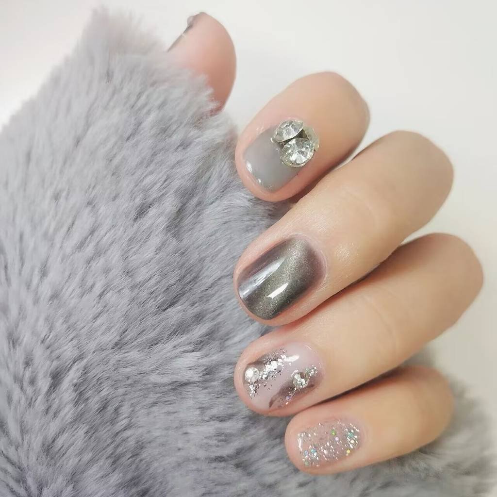 Summer nail trends for fair skin:Jelly cream nails on fair skin - natural sunlight swatch