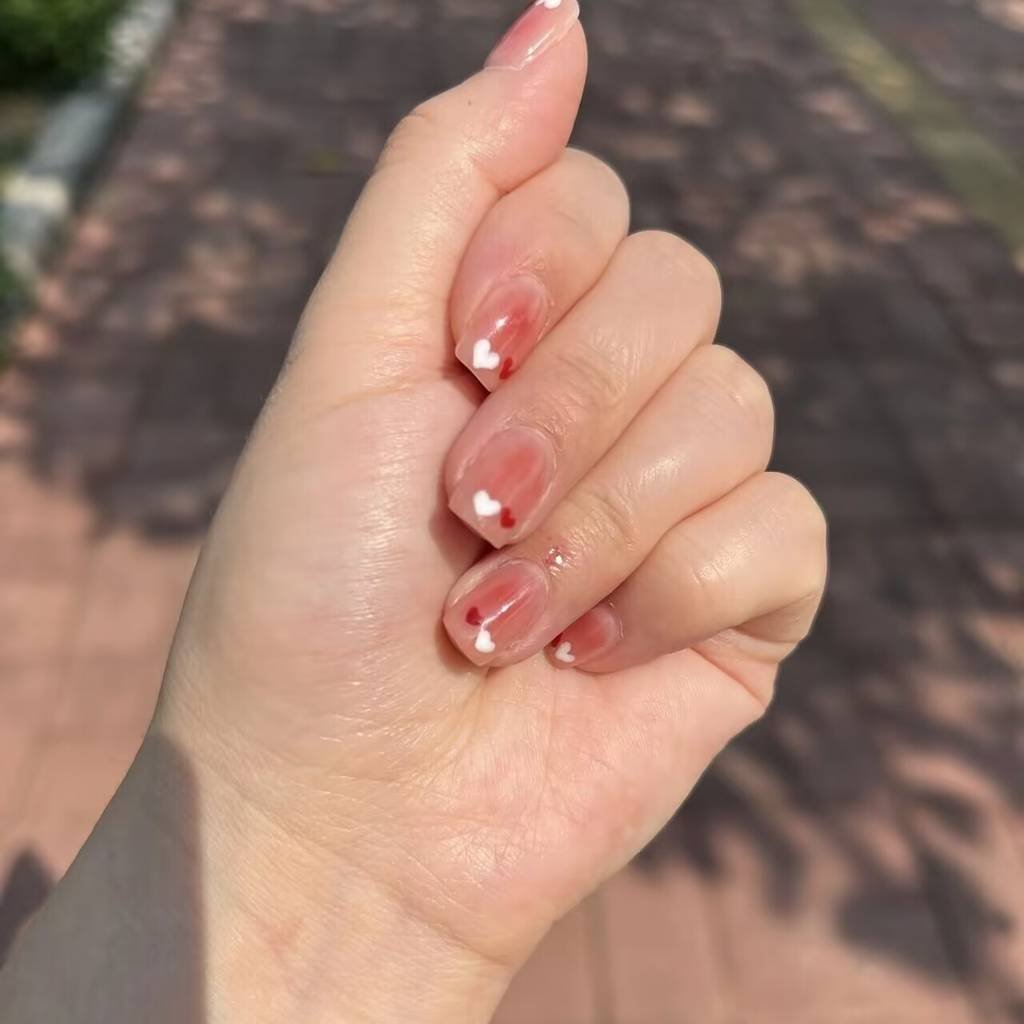 Summer nail trends for fair skin:Lemonade nail art with glitter accent - closeup