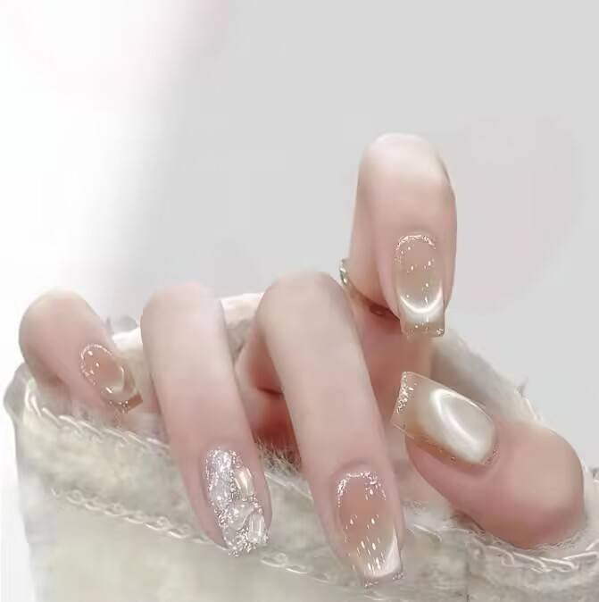 Alt: AI-Powered Nail Style Finder app interface suggesting personalized manicure designs.