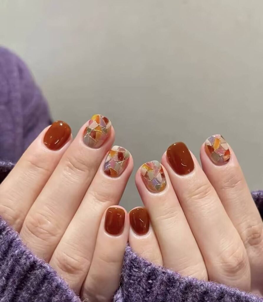 Alt: AI-Powered Nail Style Finder app interface suggesting personalized manicure designs.