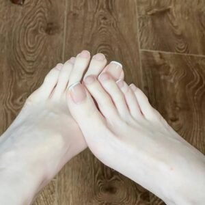 INS inspired toe nail art：Holographic French pedicure on tan feet at beach