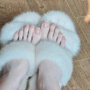 INS inspired toe nail art：Holographic French pedicure on tan feet at beach