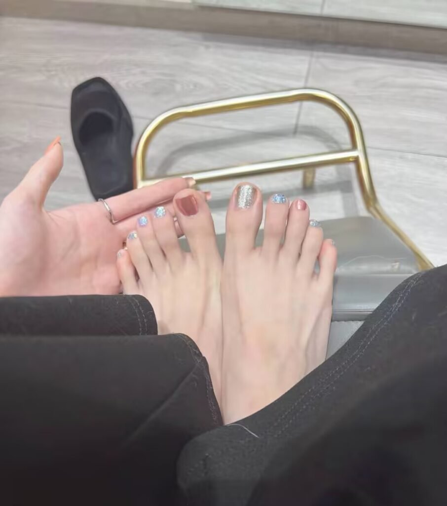 Short luxury pedicure nail art designs