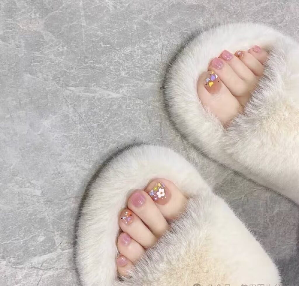 Short luxury pedicure nail art designs