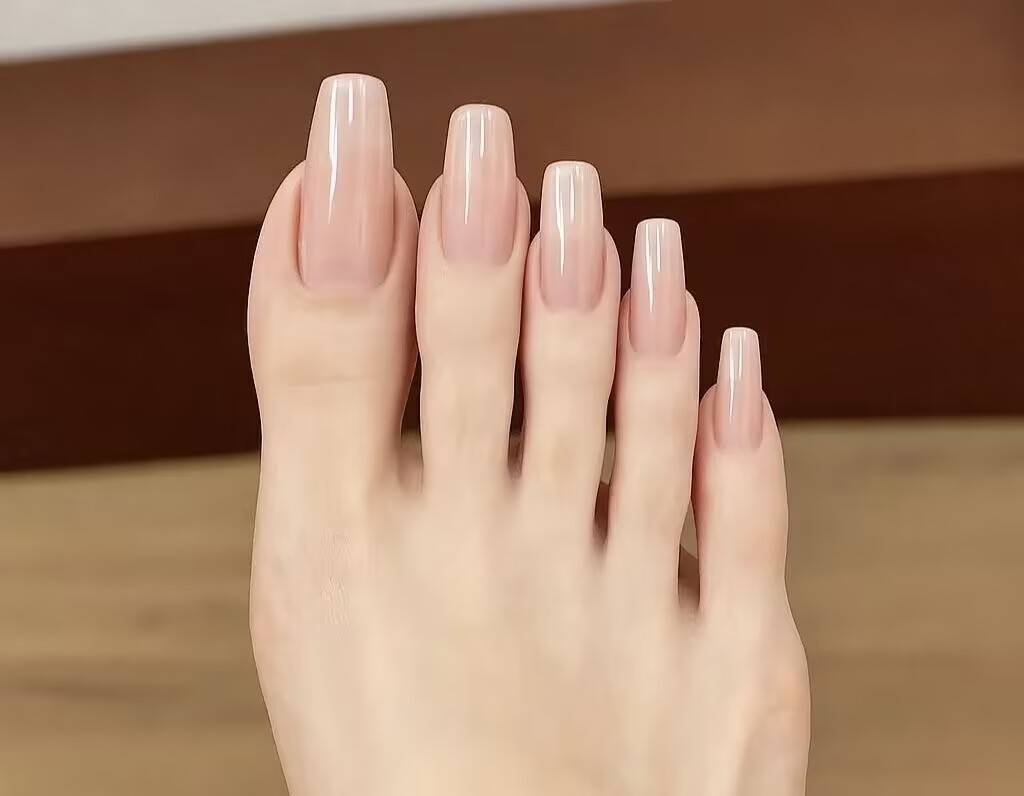 Summer pedicure inspiration 2025:Milky brown pedicure with gold foil for strappy sandals | Summer toe nail trend