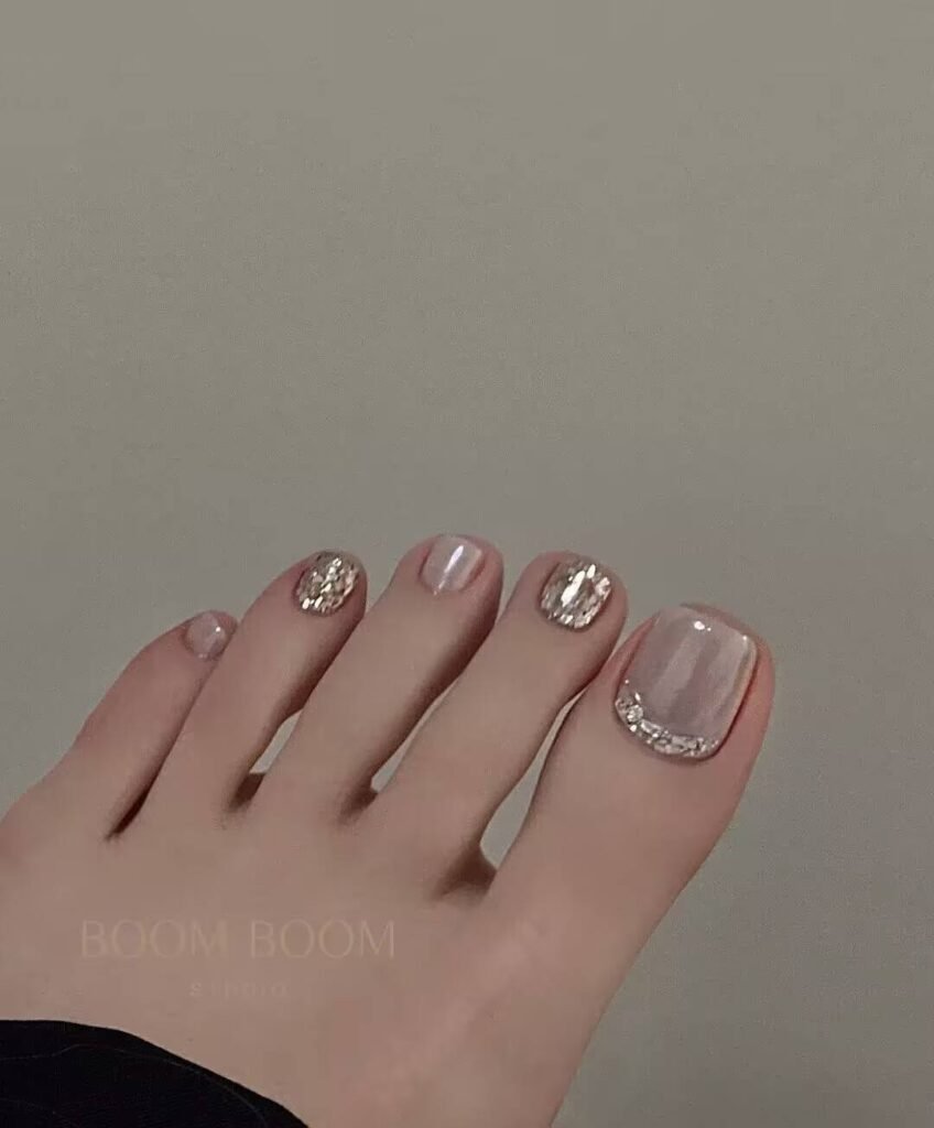  Summer pedicure inspiration 2025:Milky brown pedicure with gold foil for strappy sandals | Summer toe nail trend