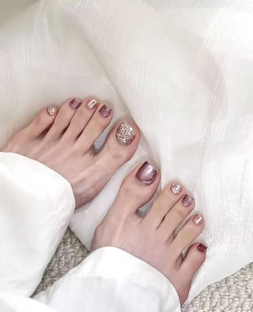  Summer pedicure inspiration 2025:Milky brown pedicure with gold foil for strappy sandals | Summer toe nail trend