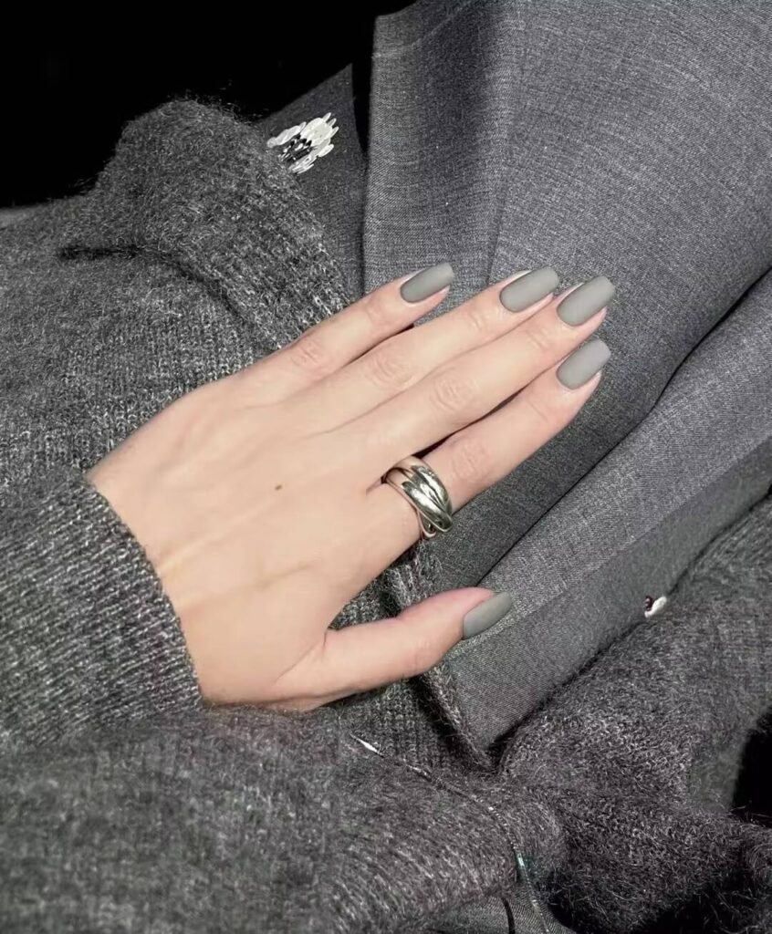 Swatches of flattering nail colors for fair skin: pale pink, peach nude, mauve, and sheer red